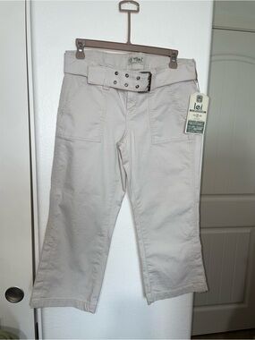 Late 90s- Earsly 00s lei Light Beige Low-Rise Belted Capris NWT